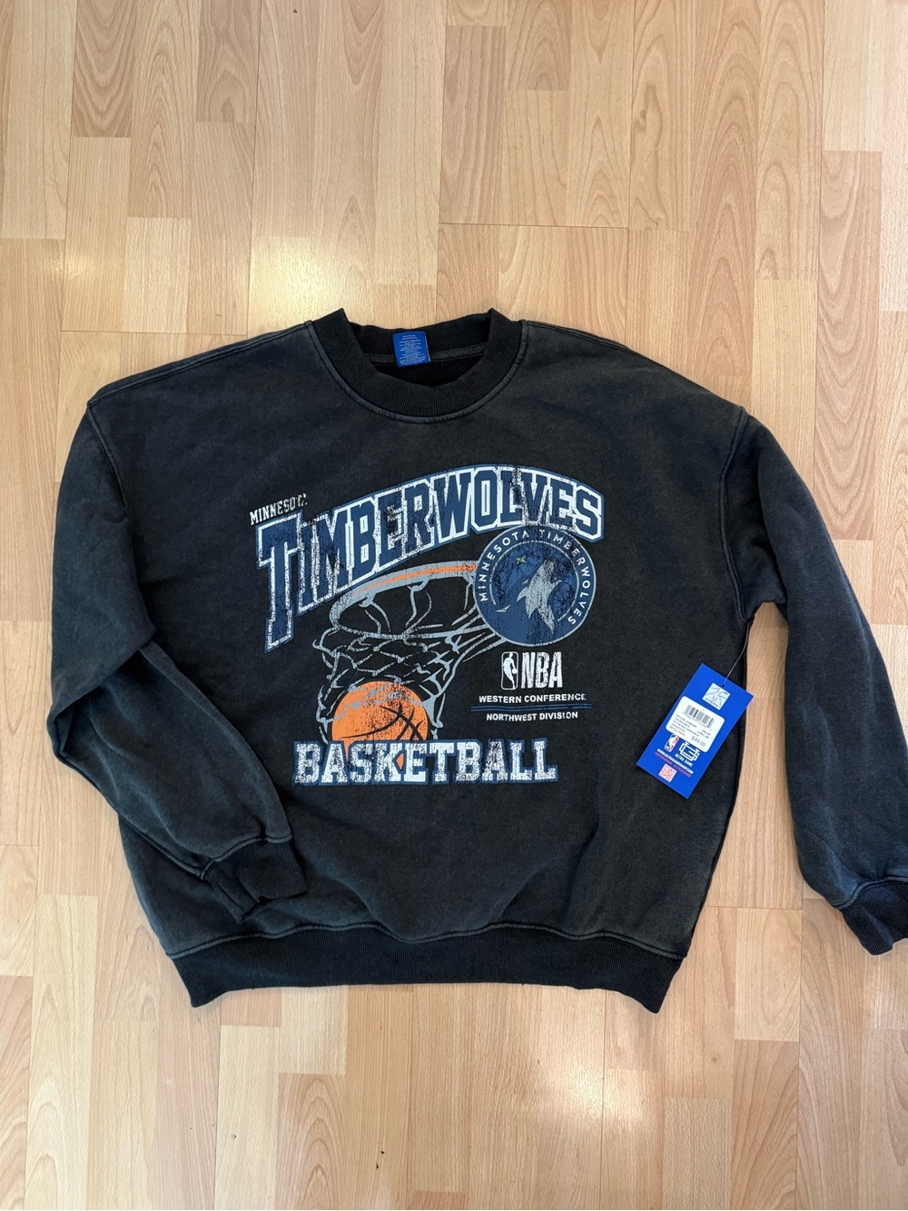 Minnesota Timberwolves Graphic Crewneck Sweatshirt NWT Size Large
